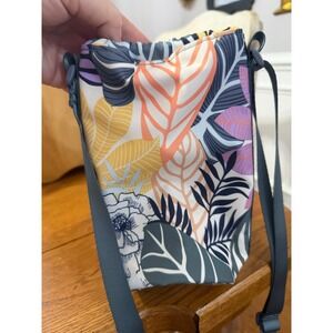 Vera Bradley Crossbody water bottle holder Tropical Floral Print